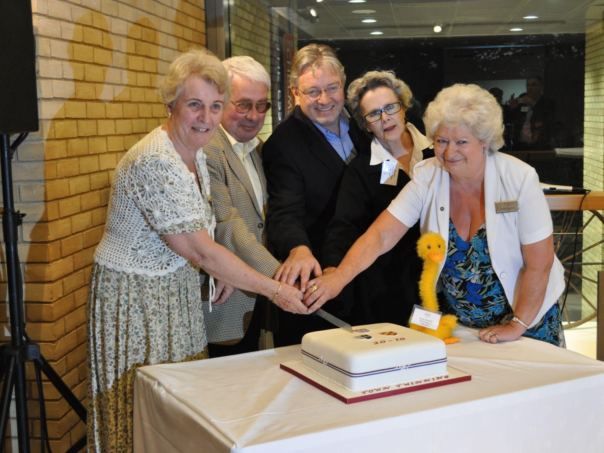 094 Anschnitt der Torte.jpg